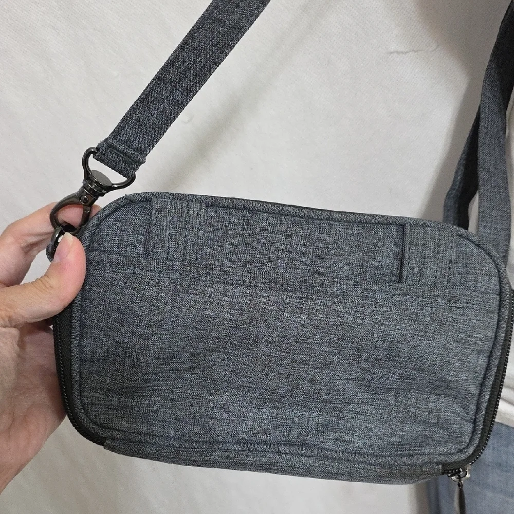 Lug Roundabout Quilted Wallet Crossbody Bag - Characol Gray - Picture 6 of 16